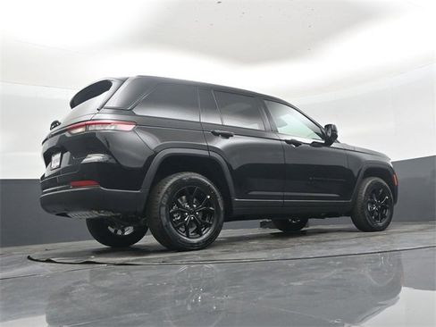 New 2025 Jeep Grand Cherokee Altitude image 37
