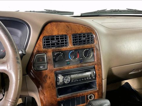 Used 1999 Nissan Pathfinder XE RWD image 8