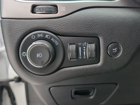 Used 2021 Jeep Cherokee Limited image 28