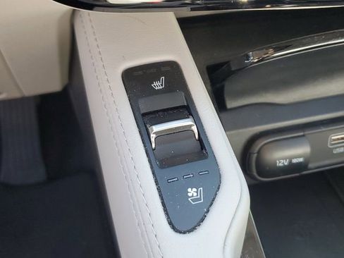 Certified 2023 Kia Telluride EX w/ EX Captain's Chair Package image 30