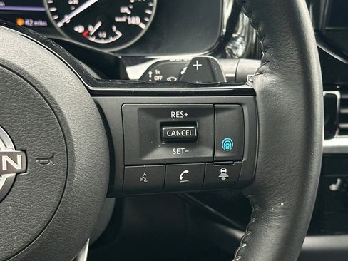 Used 2022 Nissan Pathfinder SV image 28