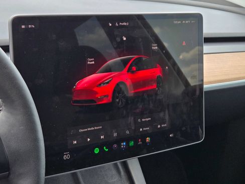 Used 2024 Tesla Model Y Long Range AWD/4WD image 11