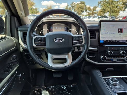 Used 2022 Ford Expedition XLT RWD image 13