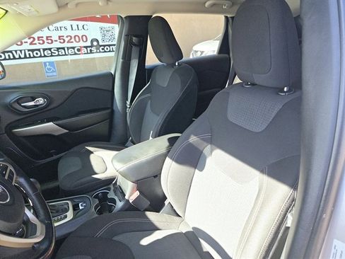 Used 2017 Jeep Cherokee Latitude image 6