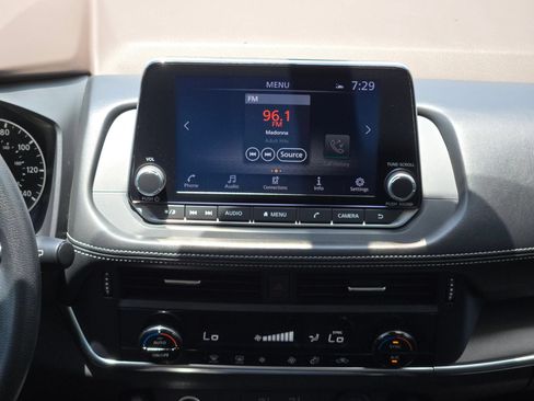 Used 2023 Nissan Rogue SV FWD image 16