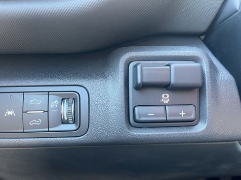 New 2025 Chevrolet Silverado EV LT image 19