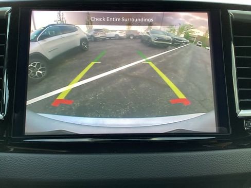 Used 2024 Chrysler Pacifica Touring-L FWD image 20