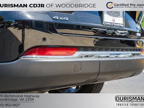 Used 2023 Jeep Grand Cherokee Limited AWD/4WD image 7