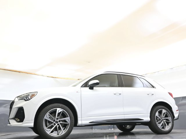 Used 2025 Audi Q3 2.0T Premium w/ Convenience Plus Package AWD/4WD image 30