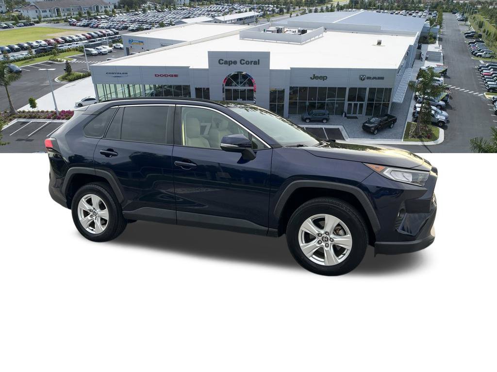 Used 2021 Toyota RAV4 XLE w/ Convenience Package FWD image 4