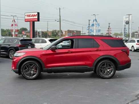 Used 2025 Ford Explorer ST-Line w/ Premium Package AWD/4WD image 4