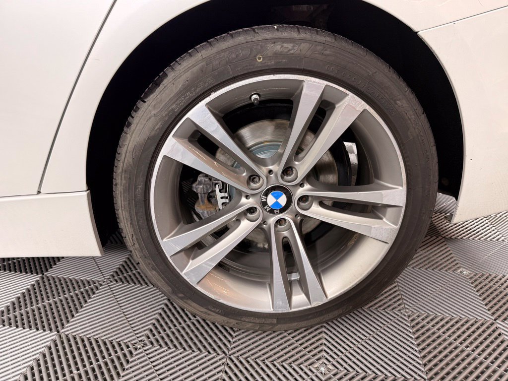 Used 2017 BMW 330i xDrive Sedan AWD/4WD image 13