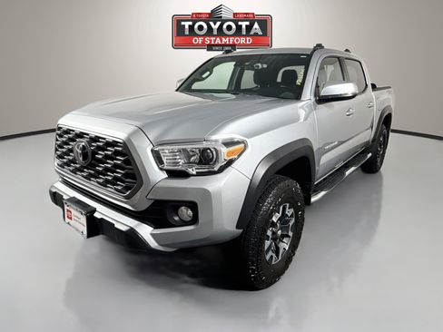 Certified 2022 Toyota Tacoma TRD Off-Road w/ Technology Package AWD/4WD image 3
