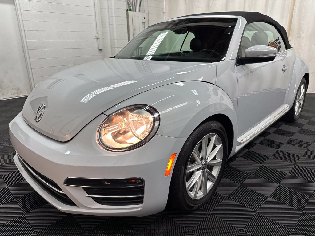 Used 2019 Volkswagen Beetle 2.0T SE FWD image 4