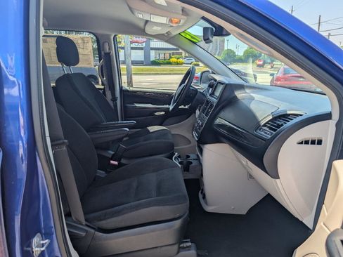 Used 2019 Dodge Grand Caravan SE FWD image 23