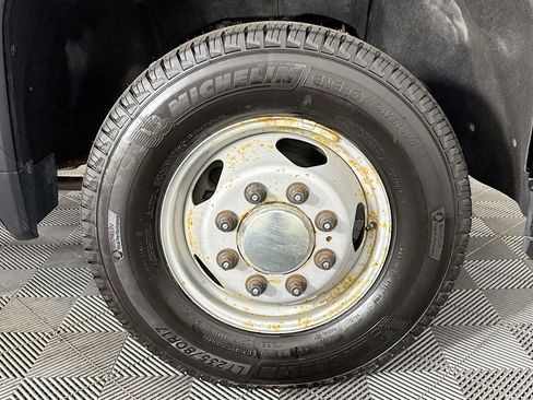 Used 2023 GMC Sierra 3500 Denali w/ Denali Ultimate Package image 30