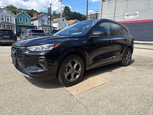 Used 2023 Ford Escape ST-Line w/ Tech Pack #1 AWD/4WD image 3