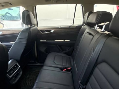 Used 2024 Volkswagen Atlas SEL AWD/4WD image 11