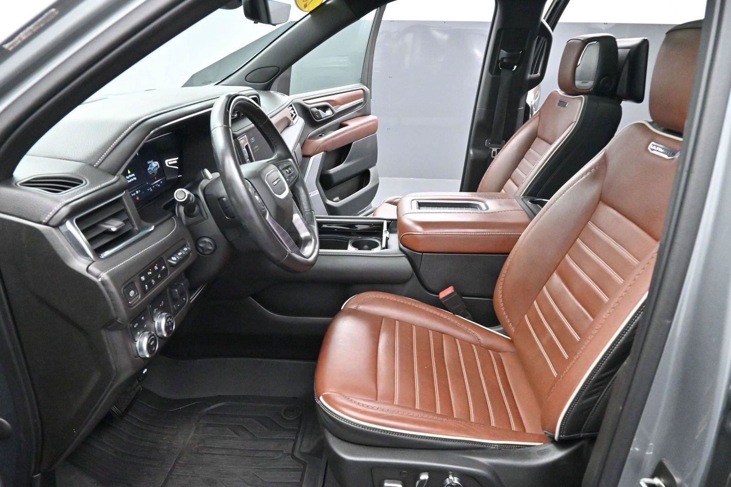 Used 2023 GMC Yukon Denali Ultimate AWD/4WD image 12