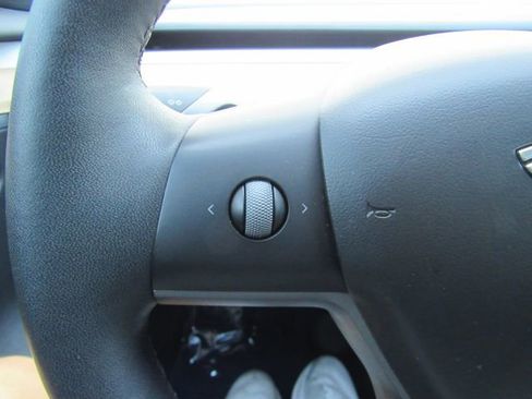 Used 2022 Tesla Model 3 Standard Range image 37