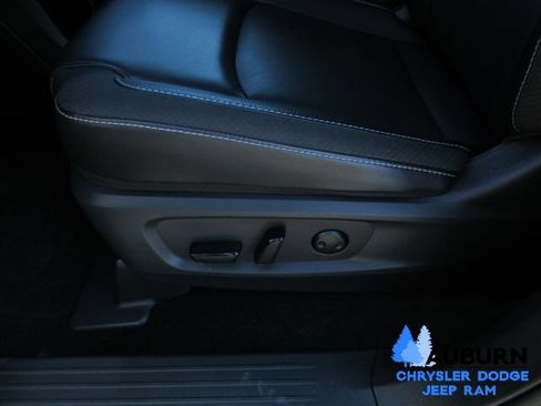Used 2024 Nissan Pathfinder SL AWD/4WD image 12