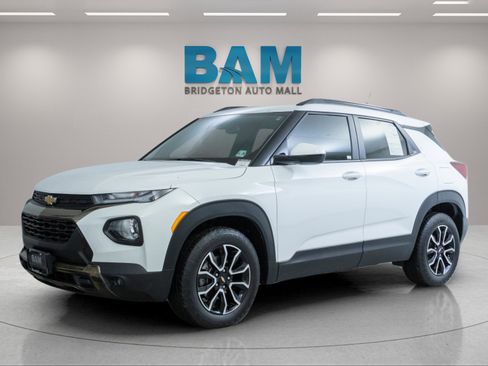 Used 2021 Chevrolet TrailBlazer ACTIV w/ Convenience Package FWD image 3