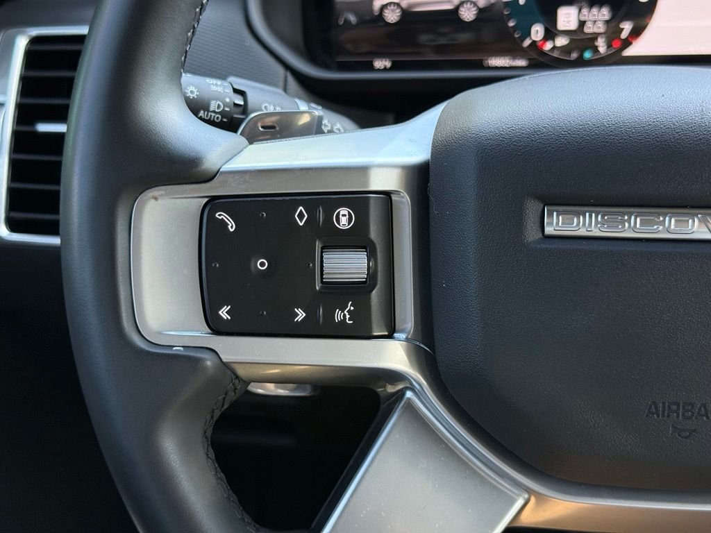 Used 2024 Land Rover Discovery Dynamic SE AWD/4WD image 33