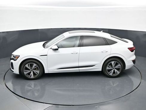 Used 2024 Audi Q8 e-tron Premium Plus w/ Premium Plus Package AWD/4WD image 30