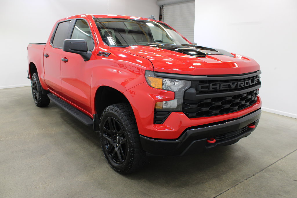 Used 2024 Chevrolet Silverado 1500 Custom Trail Boss w/ LPO, Dark Essentials Package AWD/4WD image 6