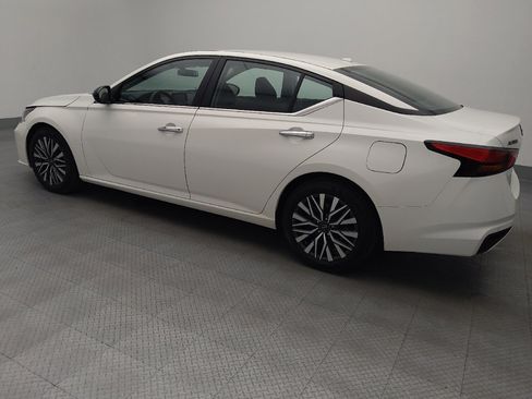 Used 2025 Nissan Altima 2.5 SV FWD image 3