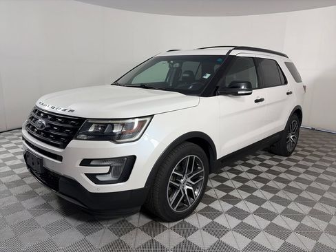 Used 2017 Ford Explorer Sport w/ Equipment Group 401A AWD/4WD image 3