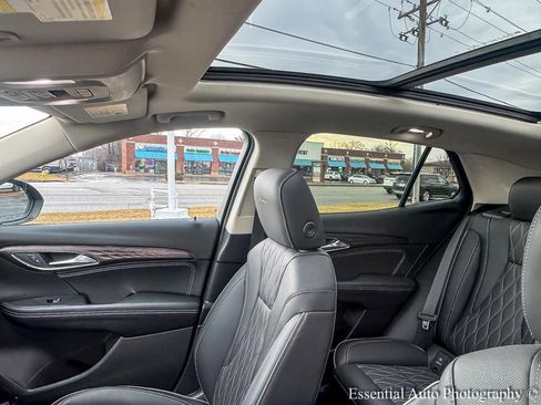 Used 2023 Buick Envision Avenir image 10