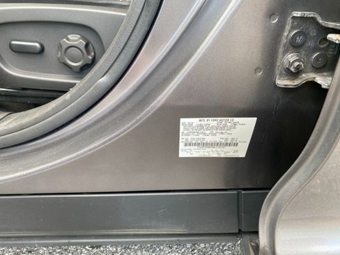 Used 2011 Ford Taurus SEL w/ 201A Rapid Spec Order Code image 10