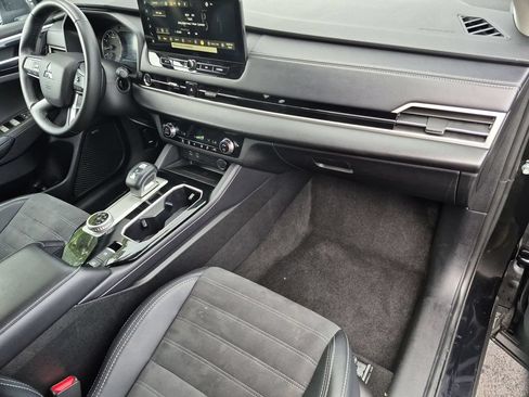 Used 2025 Mitsubishi Outlander SE FWD image 37