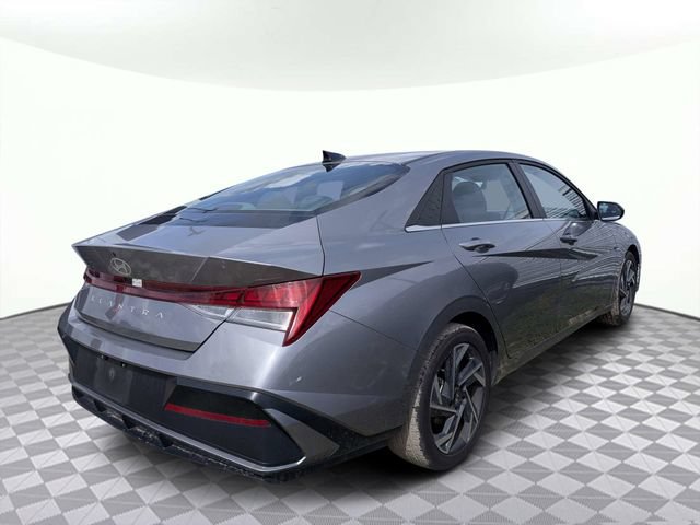 Used 2025 Hyundai Elantra SEL FWD image 3