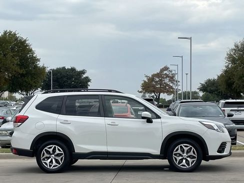 Used 2024 Subaru Forester Premium AWD/4WD image 3