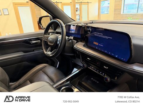 Used 2025 Chevrolet Suburban Z71 image 23