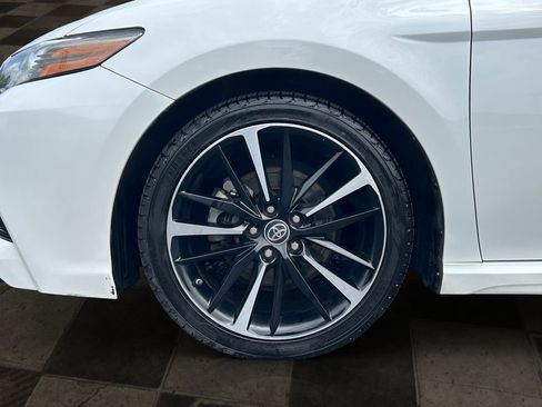 Used 2019 Toyota Camry XSE w/ Navigation Package FWD image 9