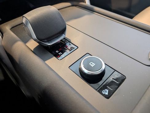 New 2026 Land Rover Discovery Limited Edition AWD/4WD image 24