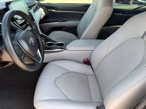 Used 2021 Toyota Camry XLE FWD image 10