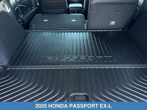 Certified 2025 Honda Passport EX-L image 18