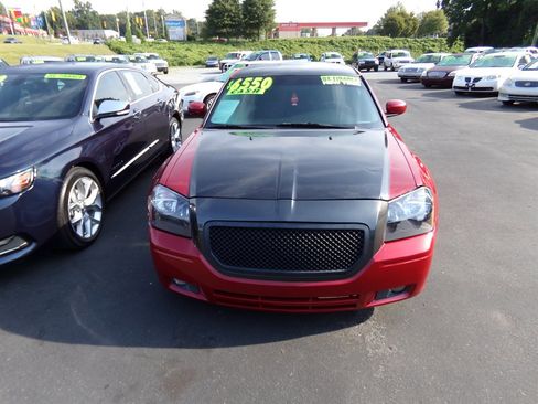 Used 2006 Dodge Magnum SE image 2