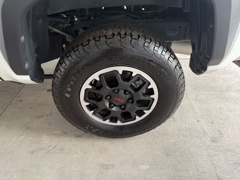 Used 2024 Toyota Tacoma TRD Off-Road image 29