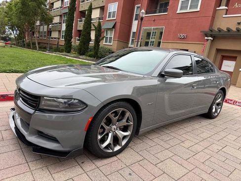 Used 2017 Dodge Charger R/T w/ Navigation & Travel Group RWD image 3