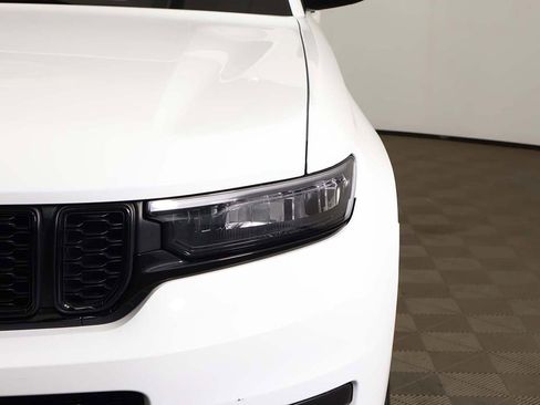 Used 2023 Jeep Grand Cherokee L Altitude image 14