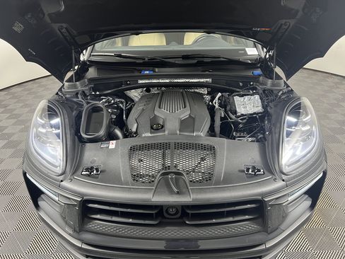 Certified 2026 Porsche Macan AWD/4WD image 22