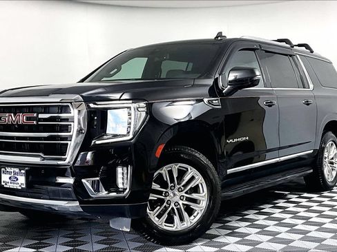 Used 2021 GMC Yukon XL SLT w/ Rear Media and Nav Package AWD/4WD image 2