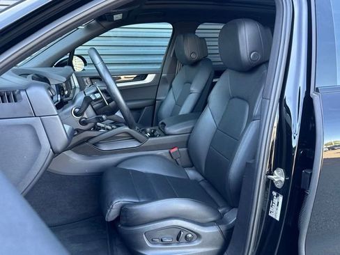 Certified 2024 Porsche Cayenne AWD/4WD image 5