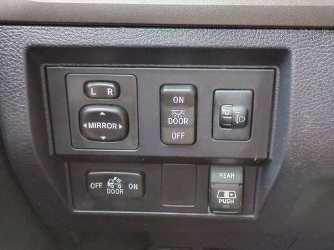 Used 2017 Toyota Tundra SR5 image 27