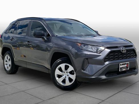Used 2020 Toyota RAV4 LE FWD image 3